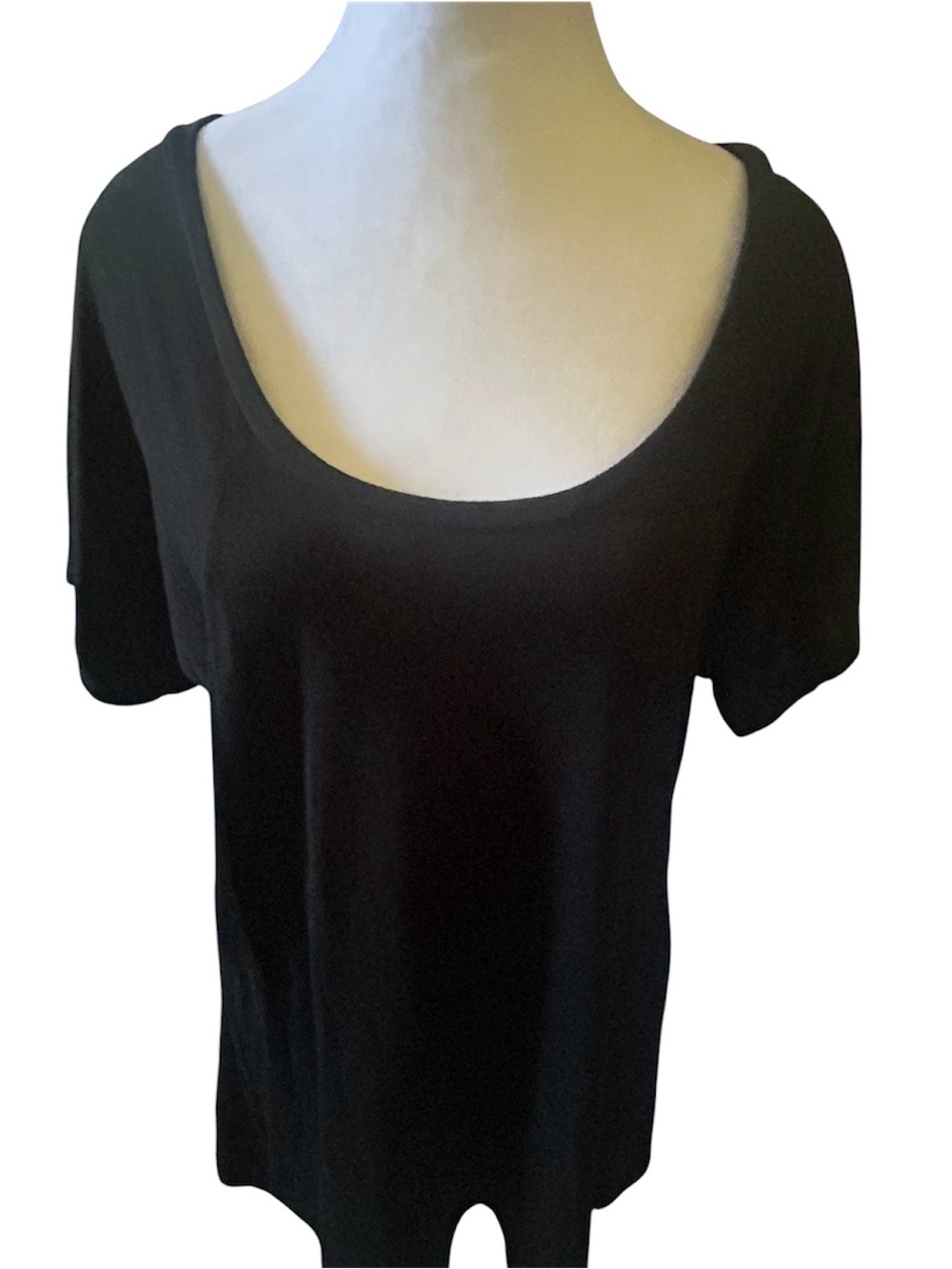 Bella size L flowy black raglan tee -NWOT
